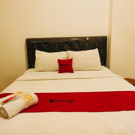 Reddoorz At Sukomanunggal Surabaia Exterior foto