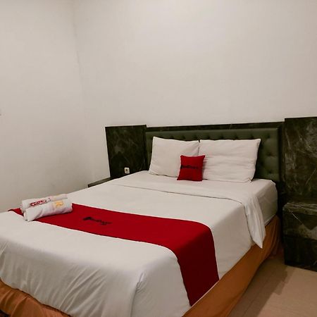 Reddoorz At Sukomanunggal Surabaia Exterior foto