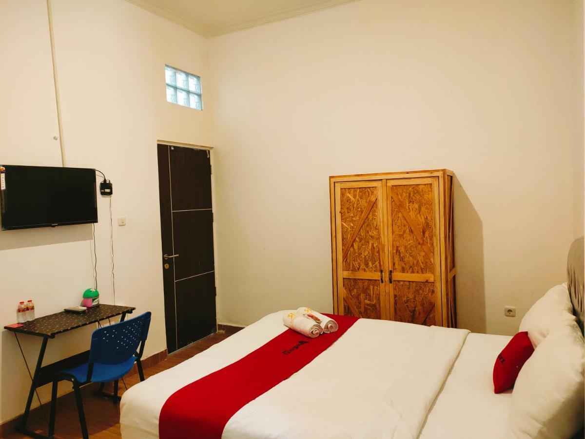 Reddoorz At Sukomanunggal Surabaia Exterior foto