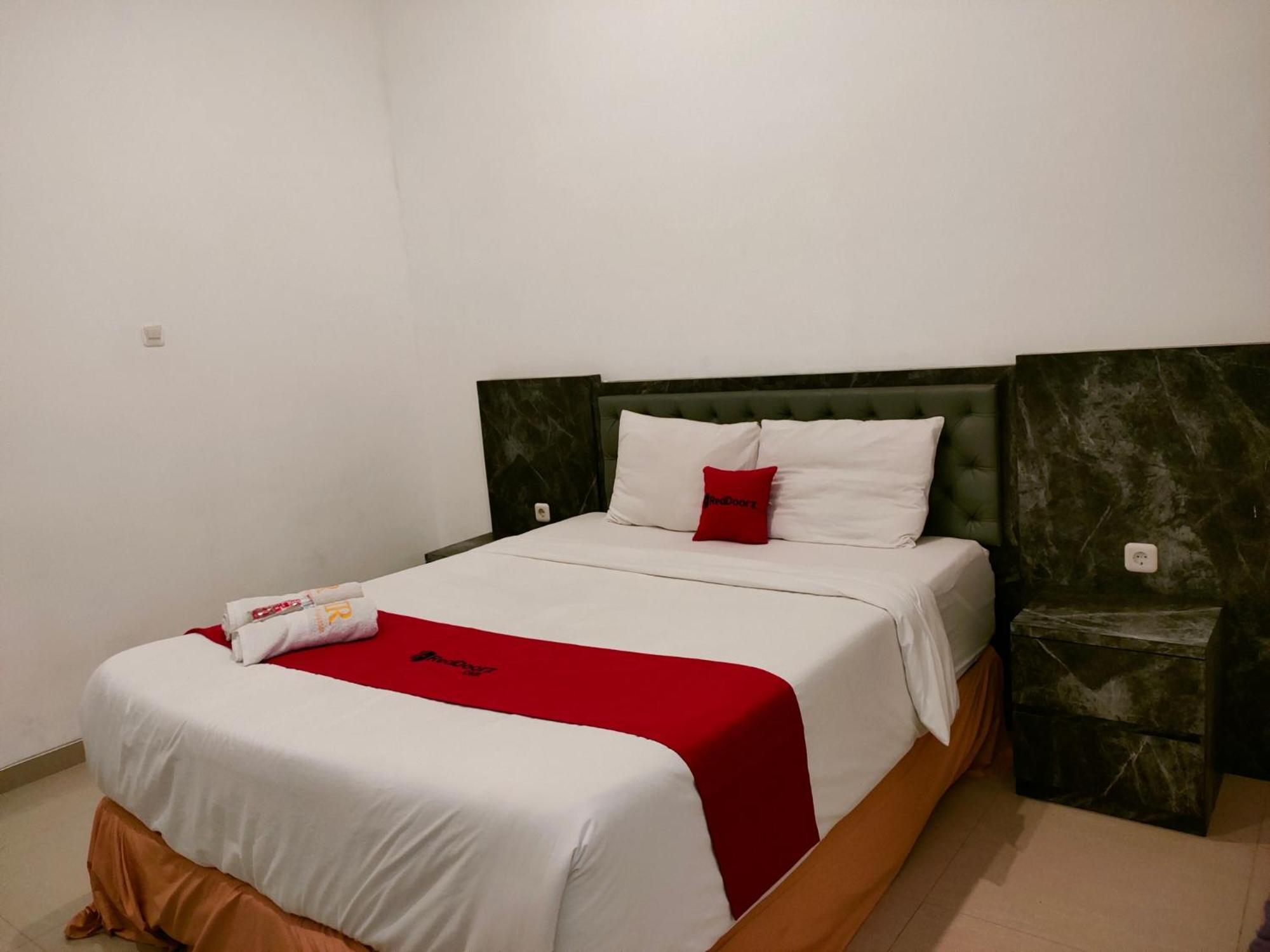 Reddoorz At Sukomanunggal Surabaia Exterior foto