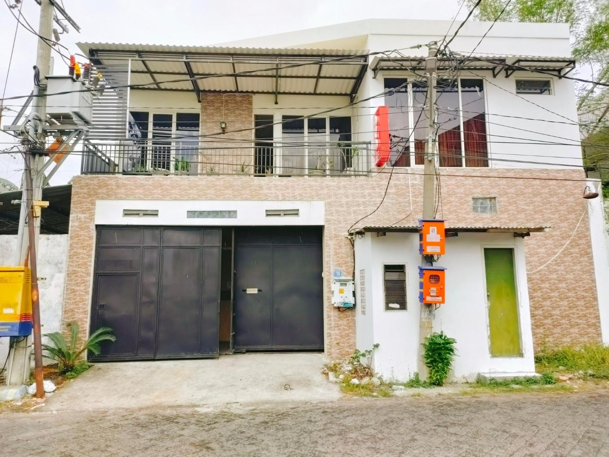 Reddoorz At Sukomanunggal Surabaia Exterior foto